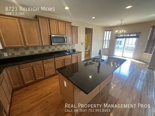 Building Photo - Spacious Deck-Convenient to 66