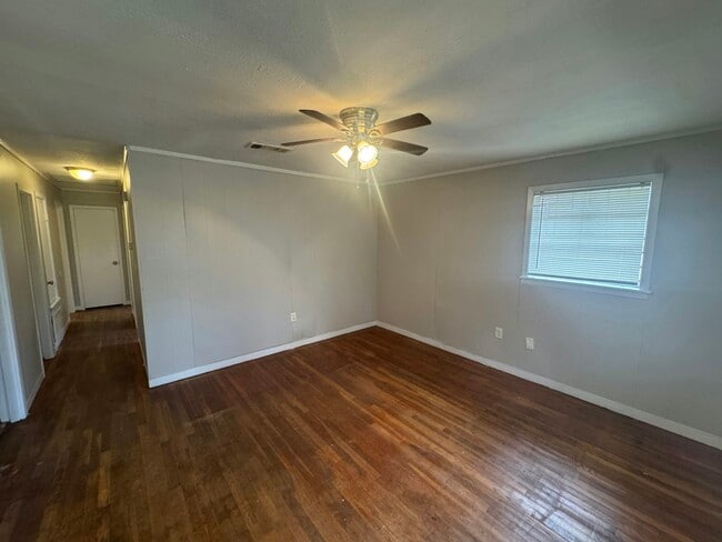 Photo - 2859 Kingsroad Ave House