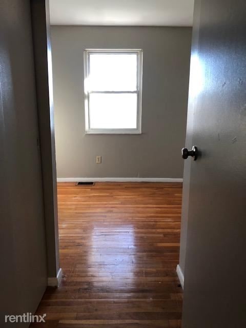 Building Photo - 3 br, 1.5 bath Townhome - 249 Locust Ln