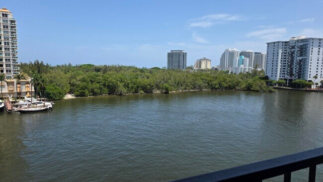 Foto del edificio - 936 Intracoastal Dr
