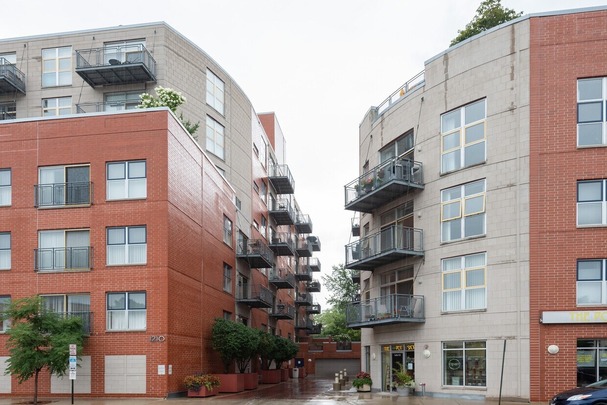 1224 Chicago Ave Unit 202, Evanston, IL 60202 Condo for Rent in