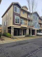 Building Photo - 427 NE Tork Pl