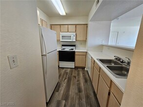 Building Photo - 8101 W Flamingo Rd