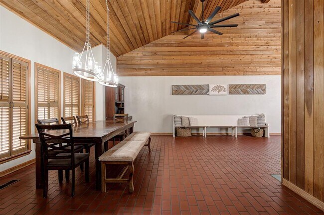 Foto del edificio - 1839 E Pleasantview Ln