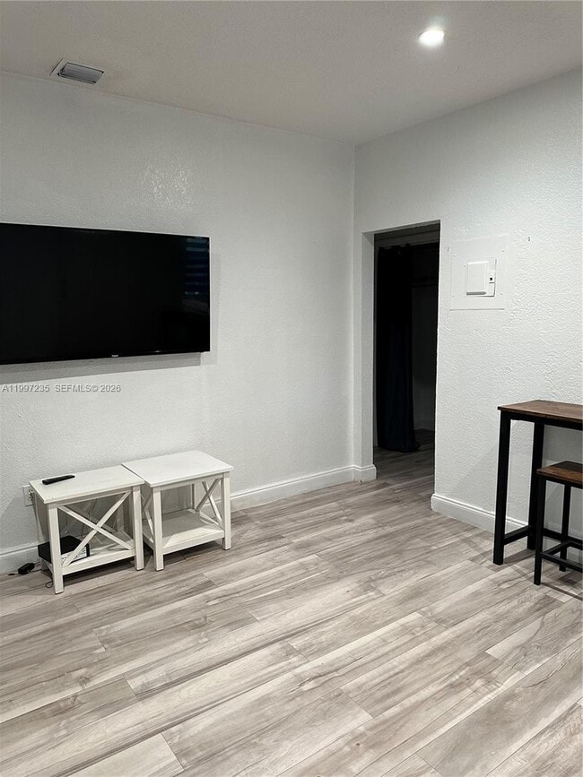Building Photo - 8401 Crespi Blvd