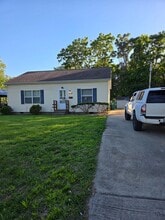 Building Photo - 818 Lasalle Dr