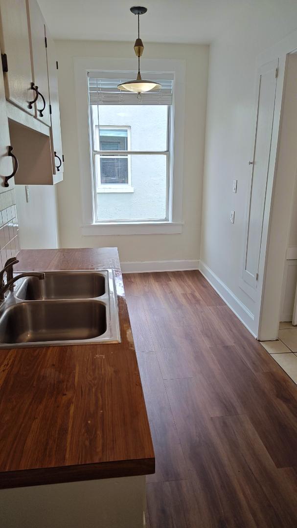 Building Photo - 2002 7th Ave W