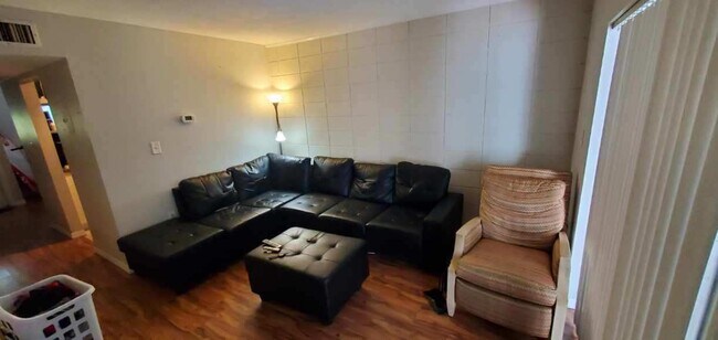 Foto del edificio - 621 Cathcart Ave