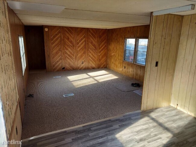 Building Photo - 609 Wentling St