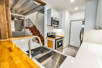 Building Photo - 1300 Augusta Dr