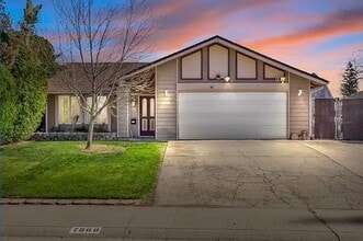 Building Photo - 7860 Summerplace Dr