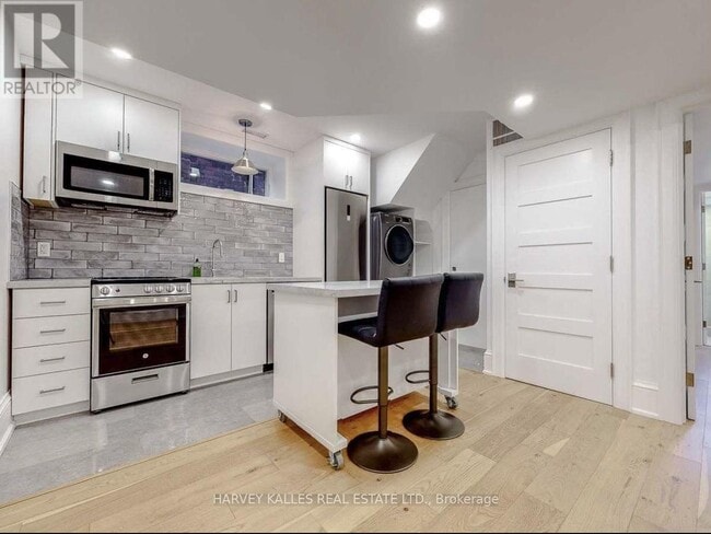 Building Photo - 10 Duggan Ave