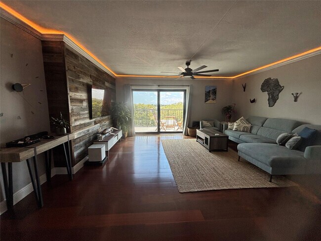 Foto del edificio - 900 River Reach Dr