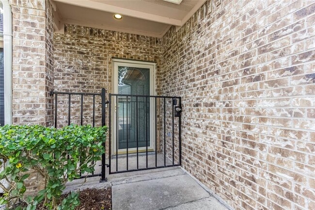Foto del edificio - 725 Cedarwood Dr
