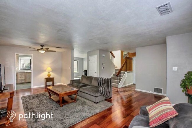 Foto del edificio - 7037 Sunburst Way, Citrus Heights, CA, 95621