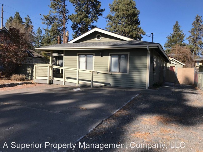 Building Photo - 6 br, 3 bath House - 1352 NW Albany Ave.