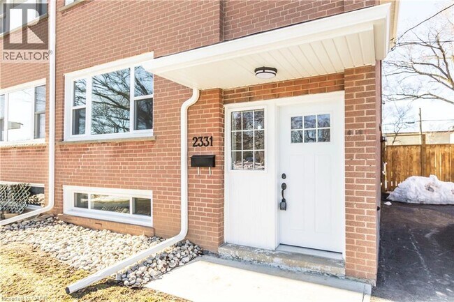 Photo du bâtiment - 2331 Barclay Rd