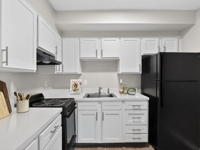 Elevate your living at The Flats at Talcott, an Eagle Rock Community. Enjoy modern kitchens with sleek appliances and plenty of space to cook and entertain. Discover your new home today and schedule a tour for a firsthand look! - The Flats at Talcott, an Eagle Rock Community