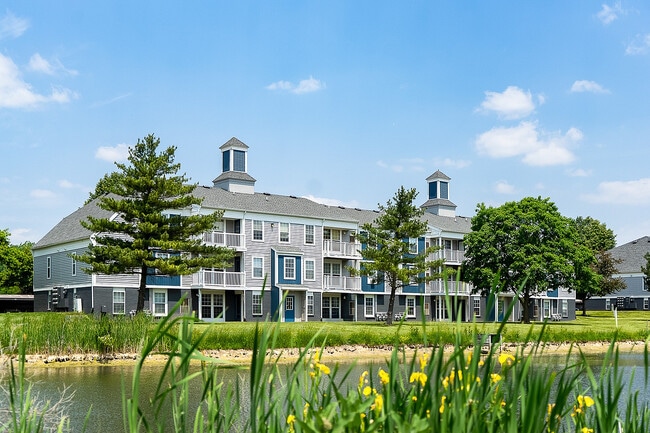 Primary Photo - Oxford Place Apartments