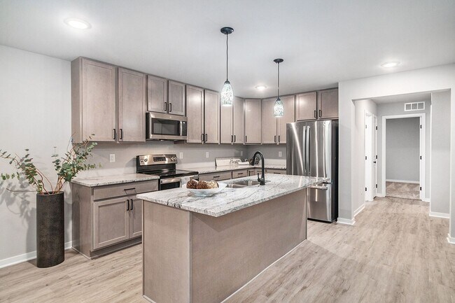 Foto del edificio - Brand New 5 Bedroom Beechy Condo in Spring...