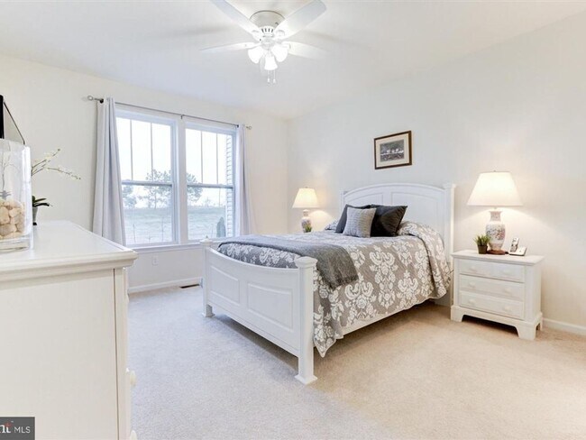 Building Photo - 3 Bedroom Townhome in Middletown