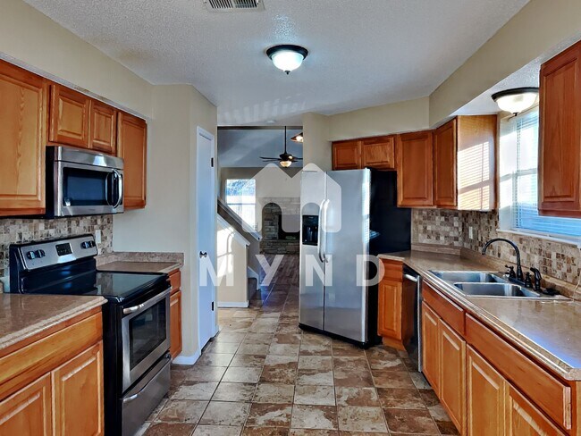 Building Photo - 3730 Candlestone Dr