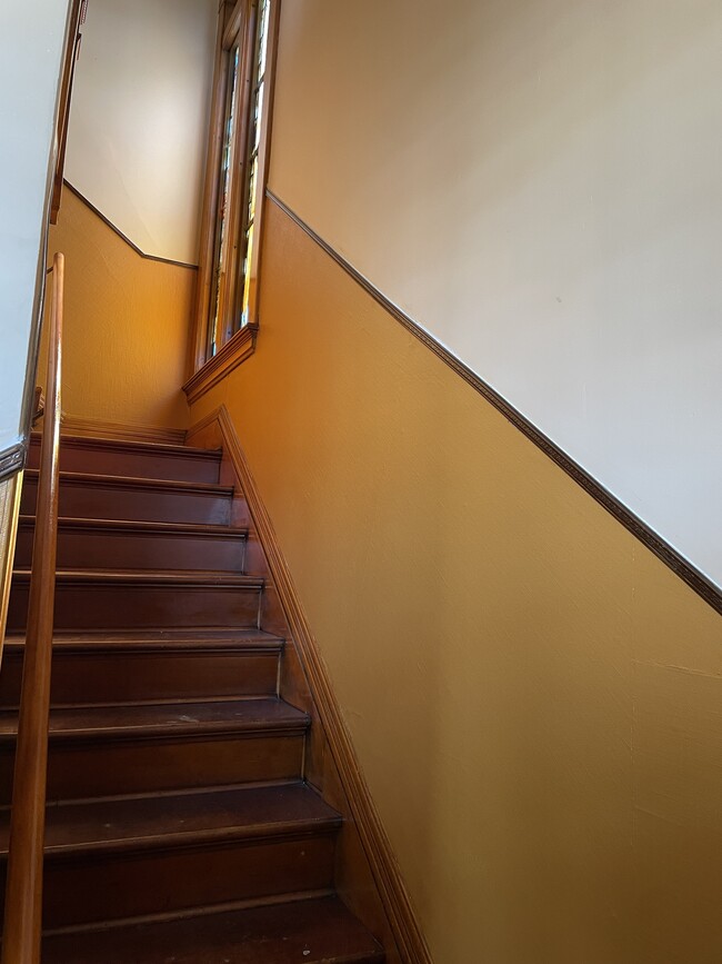 Steps to Enter - 1306 Lincolnway