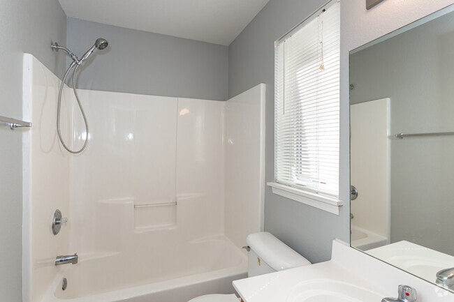 3BR, 2BA - 1350 SF - Four Winds Apartments