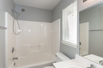 3BR, 2BA - 1350 SF - Four Winds Apartments