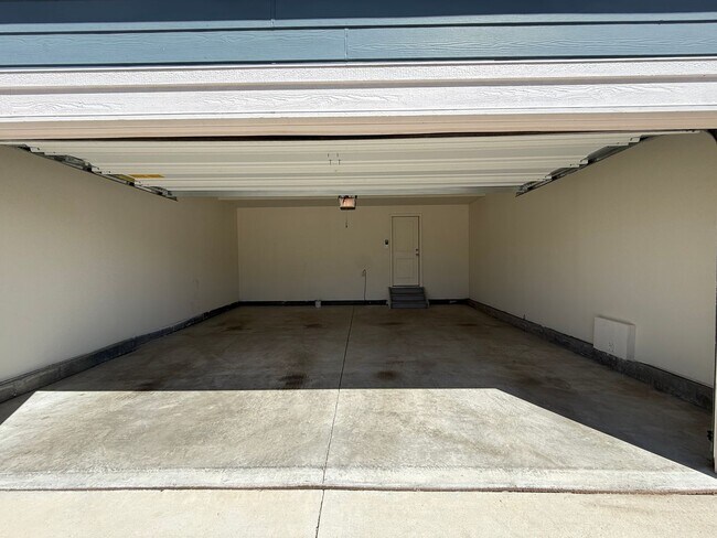 Foto del edificio - 3 Bed 3 Bath Home Minutes Away from Ft. Carson, Peterson SFB , & Schriever SFB!!