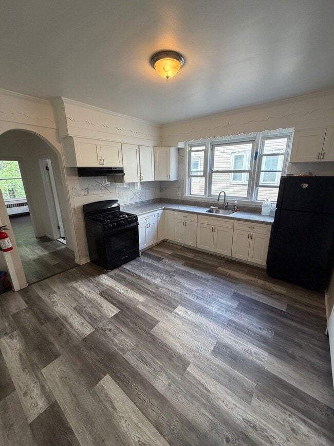 Building Photo - 1576 Leslie St