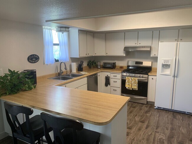 Building Photo - PET FRIENDLY - Santa Clara Home!