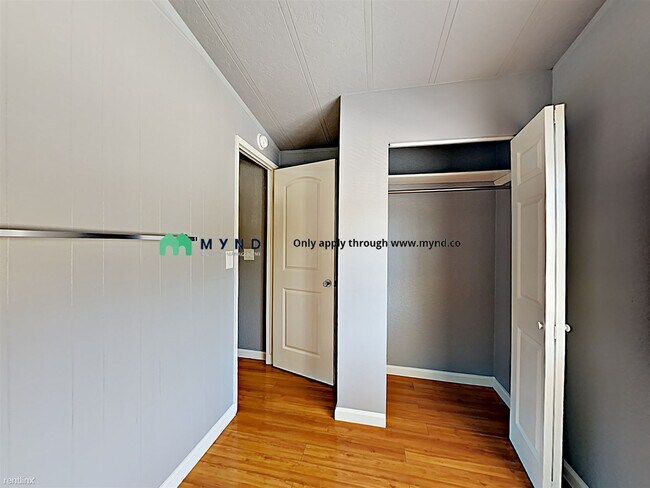 Foto del edificio - 2 br, 1 bath Apartment - 2219 23rd Ave