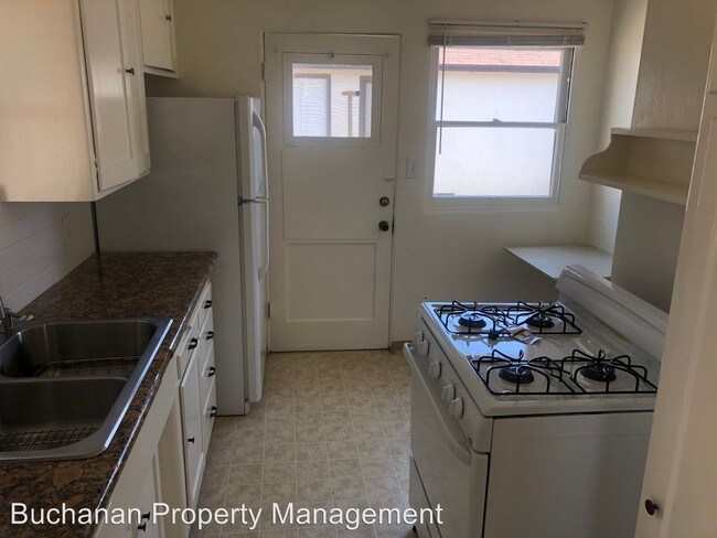 Building Photo - 4826-4832 Del Mar Ave