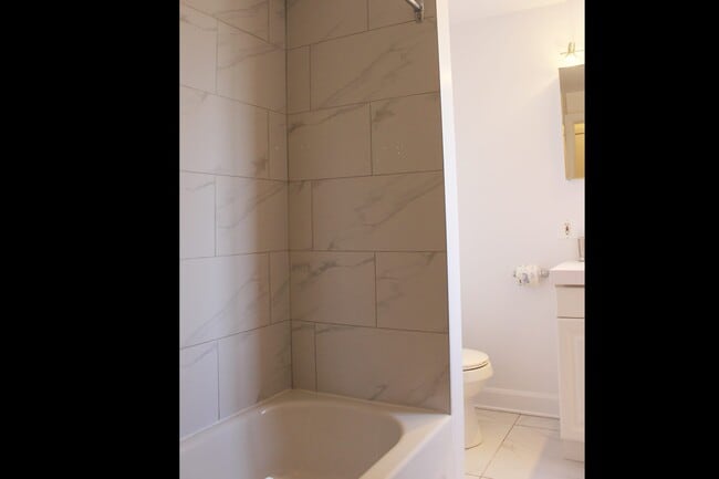 Building Photo - Le Crestwood