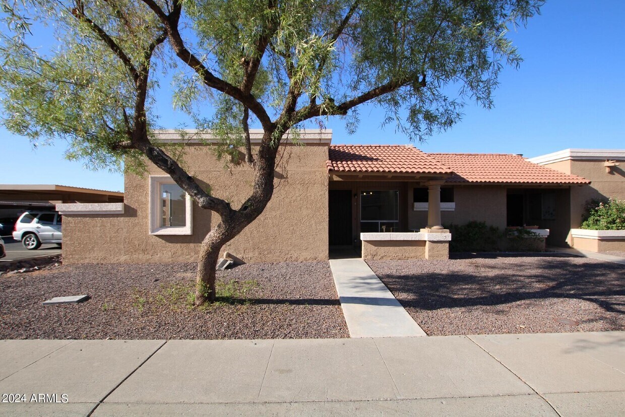 Primary Photo - 502 W Yukon Dr