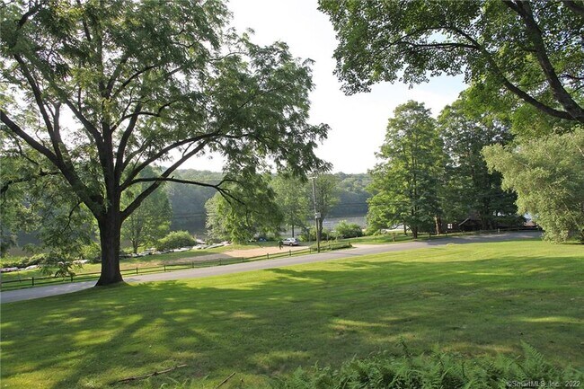 Building Photo - 70 Leach Hollow Rd