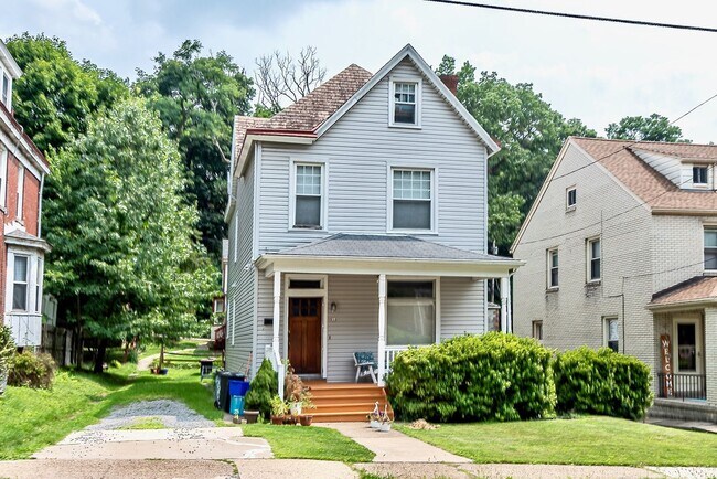 Foto del edificio - *** Bellevue * Lovely & Large 3 Bedroom House * Pet Friendly * Renovated & Spacious * Granite & S...