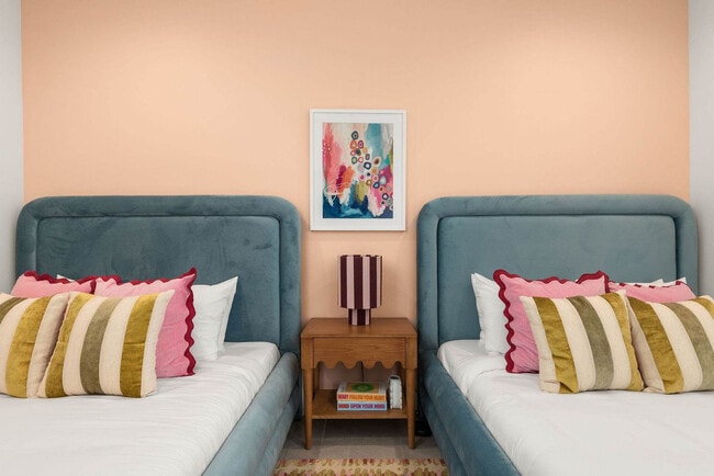 Building Photo - 1708 8th Ave S