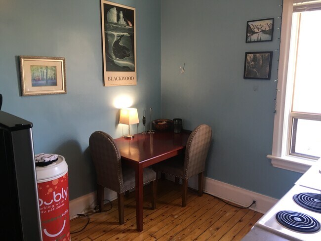 Building Photo - 4 Hazelwood Av