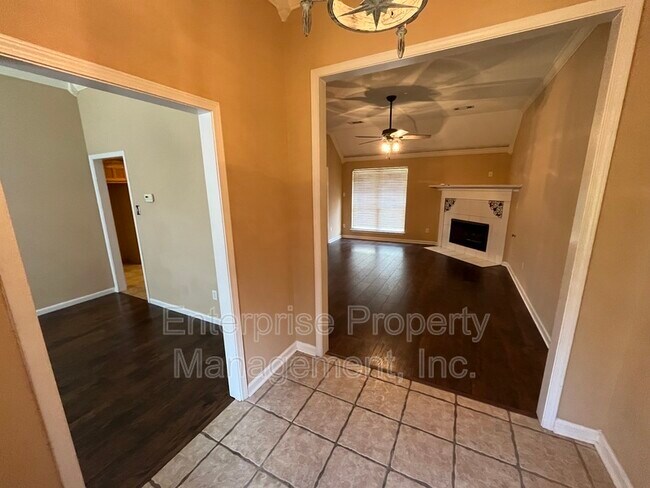 Foto del edificio - 9480 Grove Rd