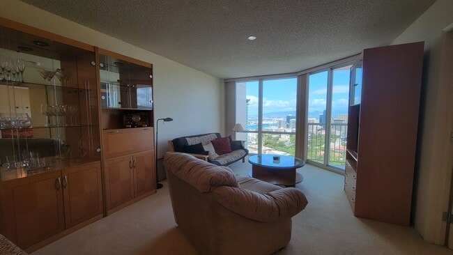 Building Photo - Fully Furnished 1 Bed 1 Bath 1 Parking in ...