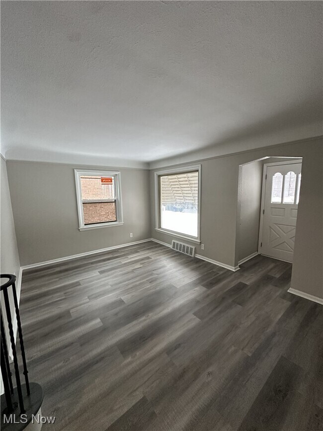 Foto del edificio - 14317 Granger Rd