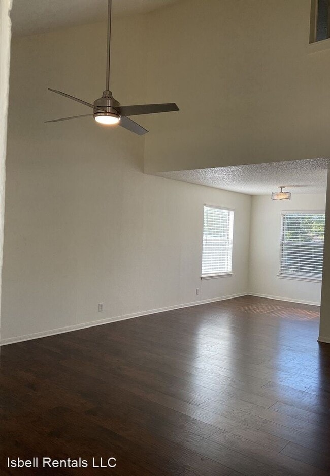 Building Photo - 3 br, 1.5 bath House - 2313 Lazy Ridge Dr