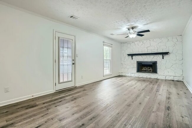 Building Photo - Updated 3BR Home on Corner Lot in Whitewater School District