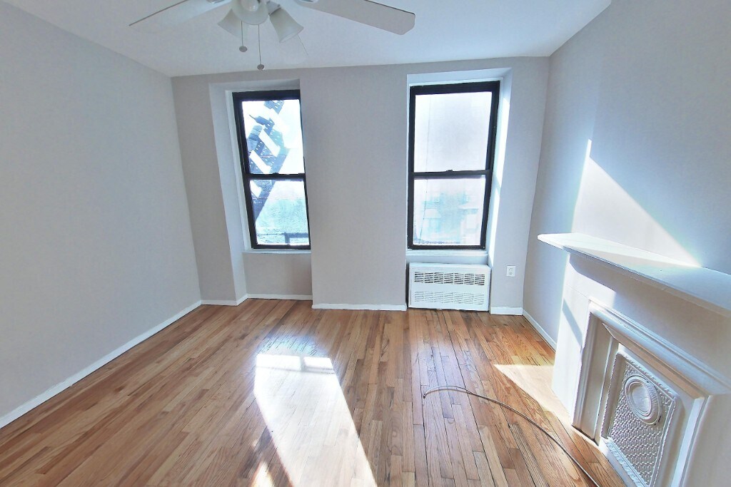 Primary Photo - 219 E 28th St