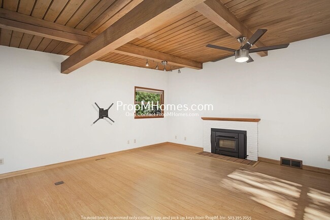 Building Photo - 2 Bedroom Mid Century Modern Home with Total Privacy!