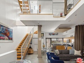 Building Photo - 815 Hampton Dr