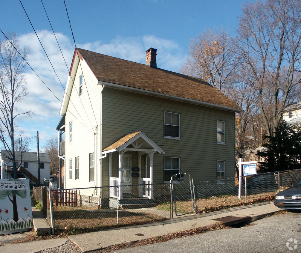 Building Photo - 15 Niagara St