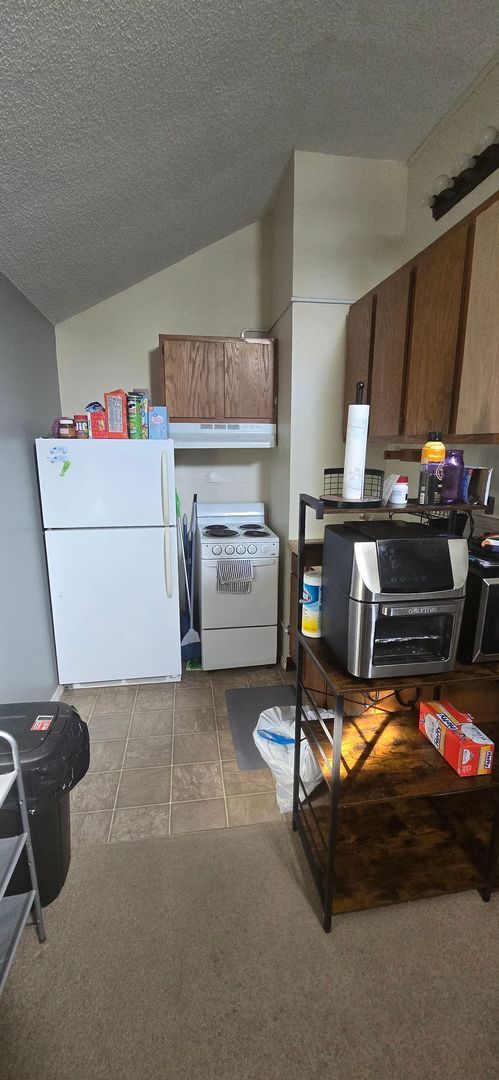 Building Photo - 2 bedroom close to campus